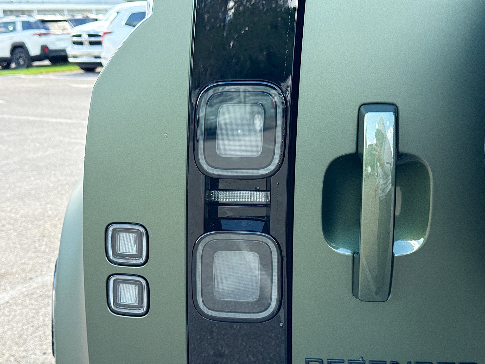 New 2026 Land Rover Defender 110 X-Dynamic SE AWD/4WD image 10