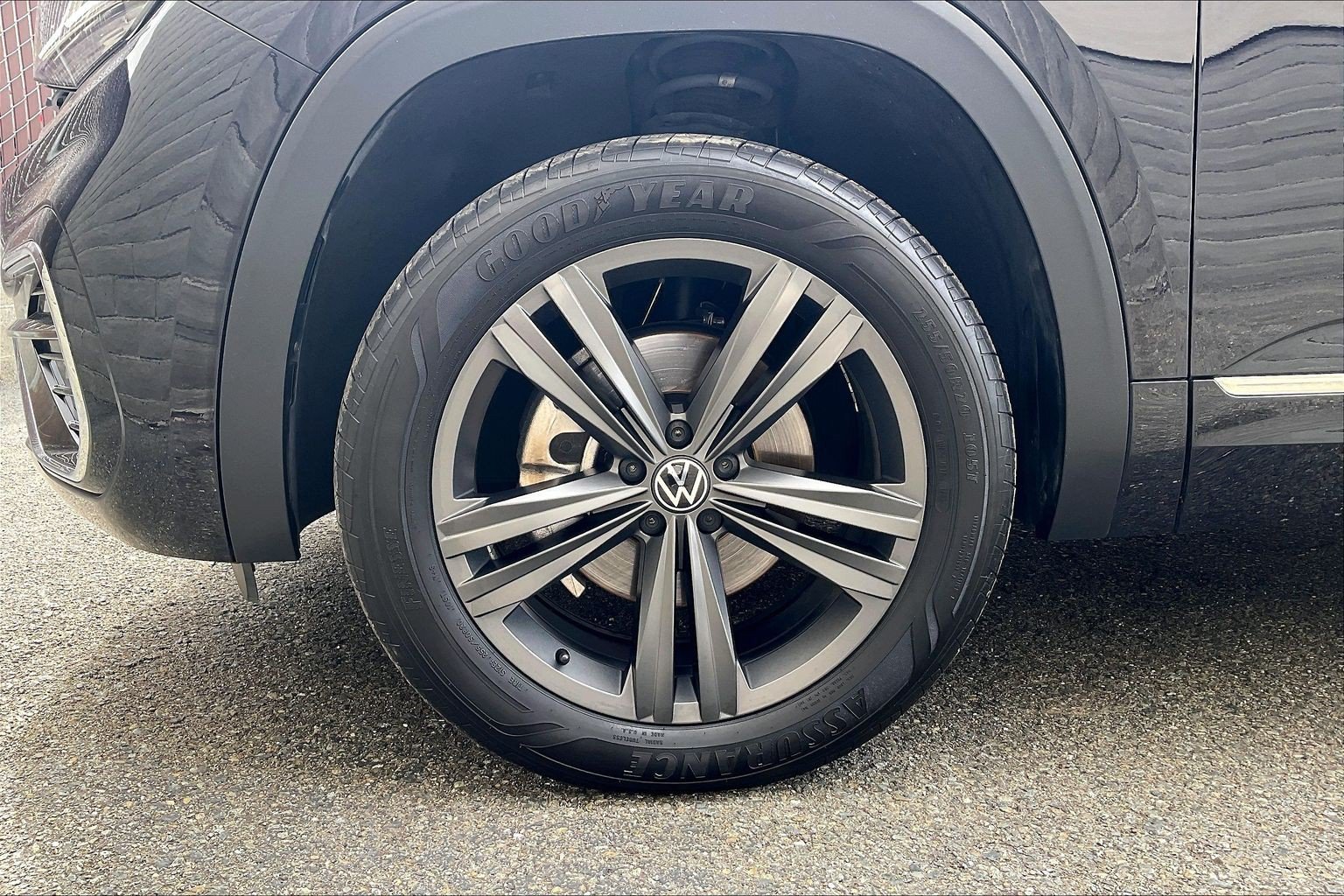 Certified 2022 Volkswagen Atlas Cross Sport SEL R-Line AWD/4WD image 8