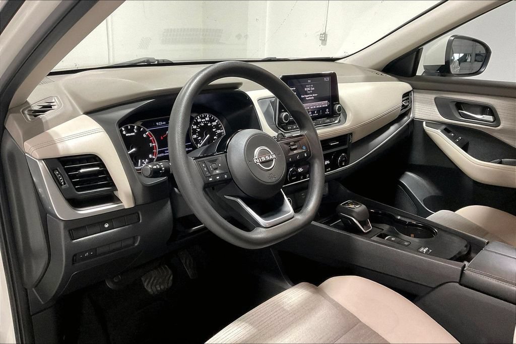 Used 2023 Nissan Rogue SV FWD image 16