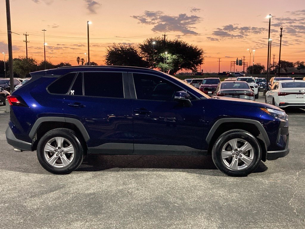 Used 2025 Toyota RAV4 XLE w/ Convenience Package FWD image 4