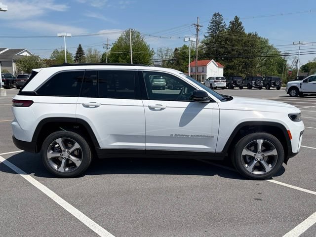 New 2026 Jeep Grand Cherokee Limited w/ Luxury Tech Group II AWD/4WD image 9