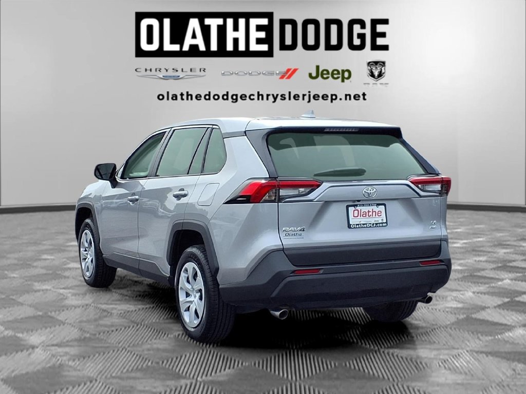 Used 2025 Toyota RAV4 LE AWD/4WD image 5