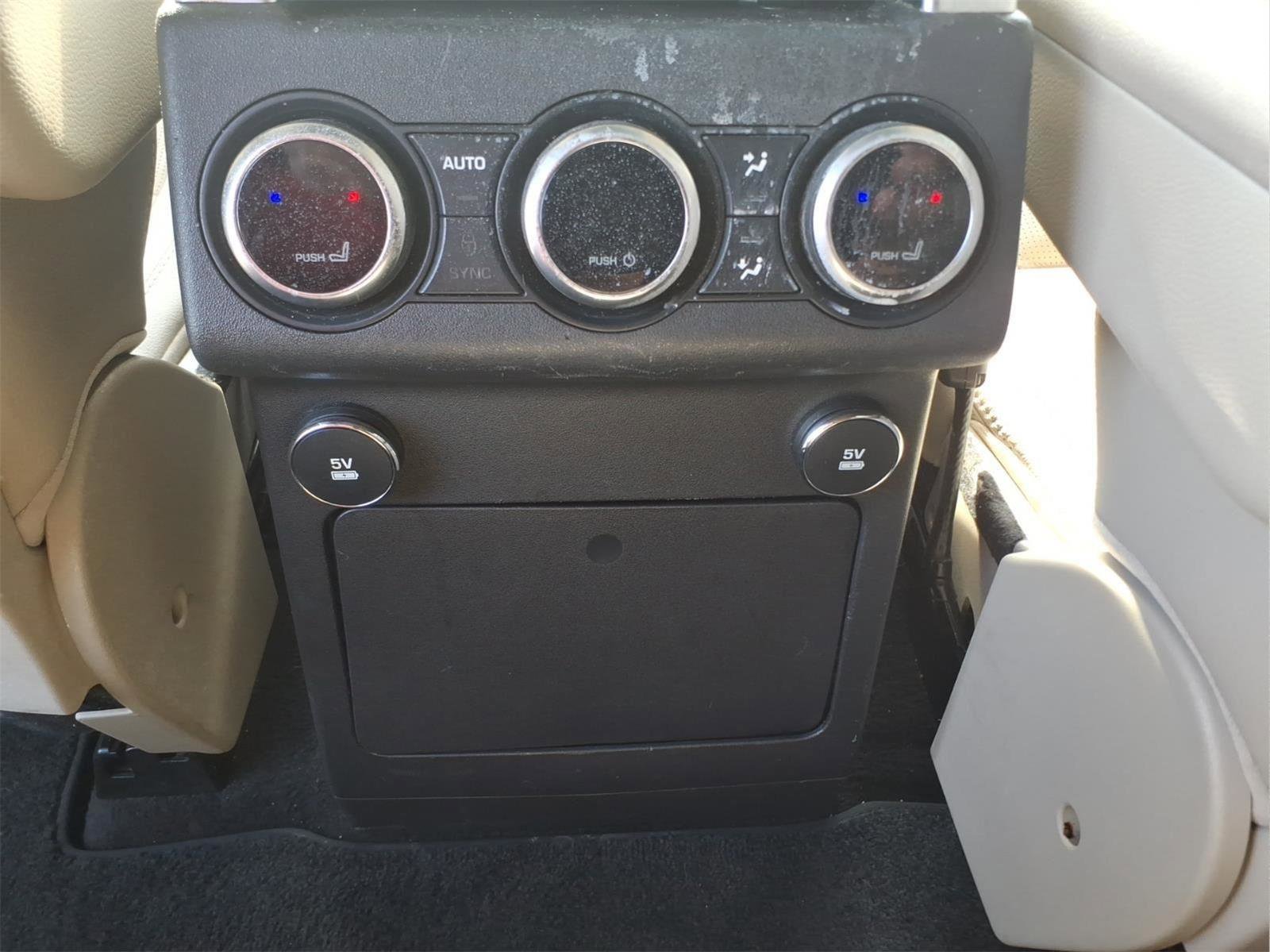 Used 2018 Land Rover Discovery HSE AWD/4WD image 15