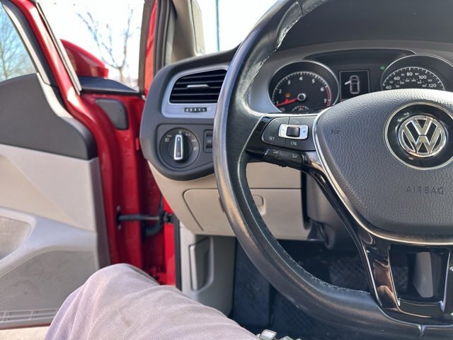 Used 2016 Volkswagen Golf S image 35