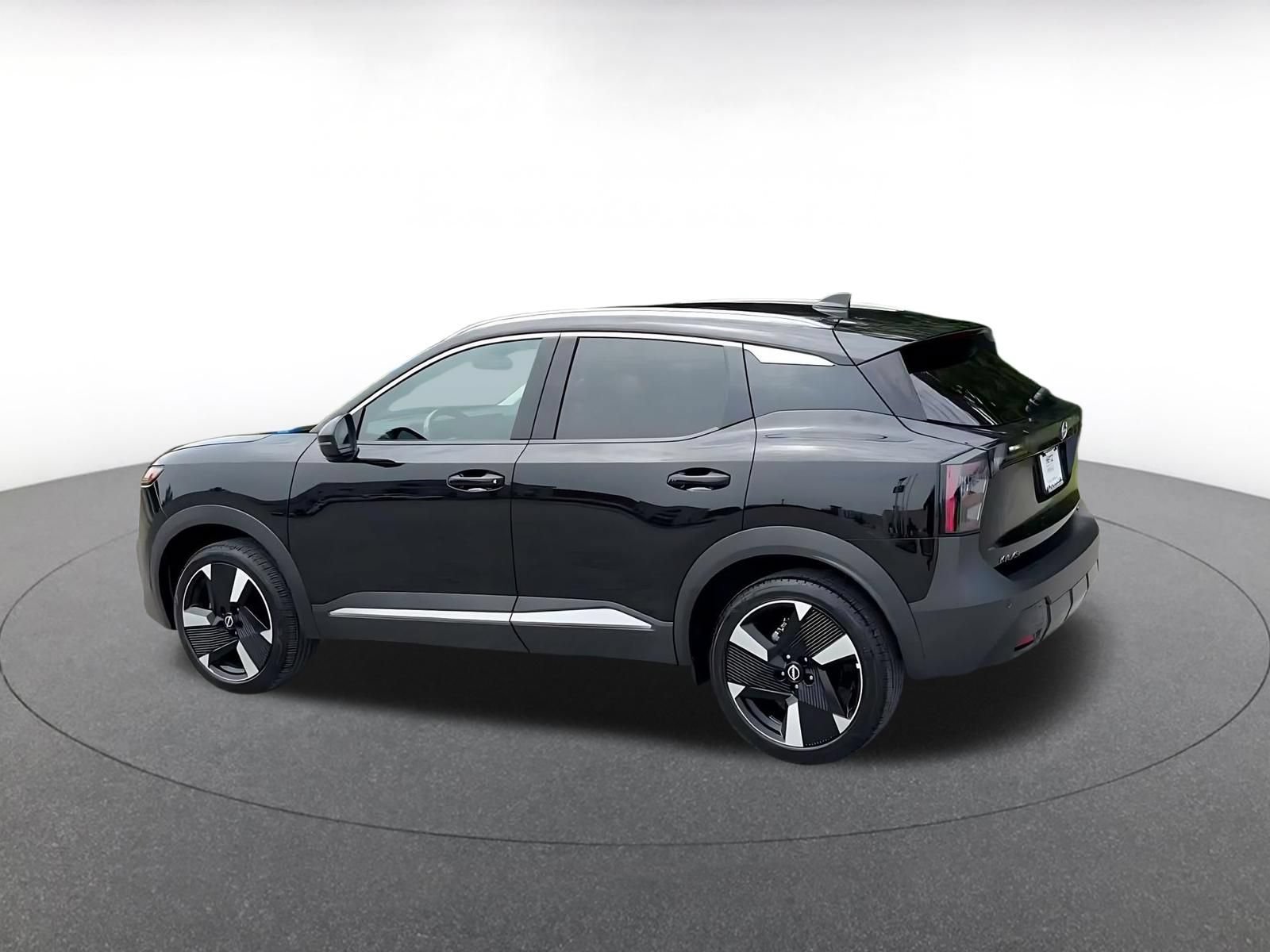 Used 2026 Nissan Kicks SR AWD/4WD image 10