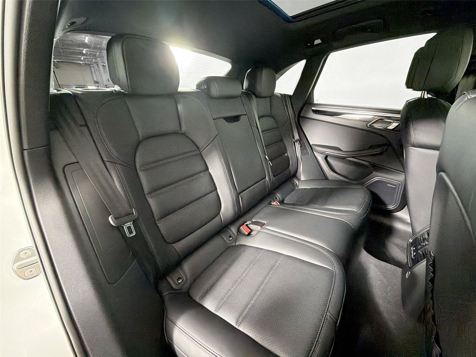 Certified 2025 Porsche Macan S AWD/4WD image 27