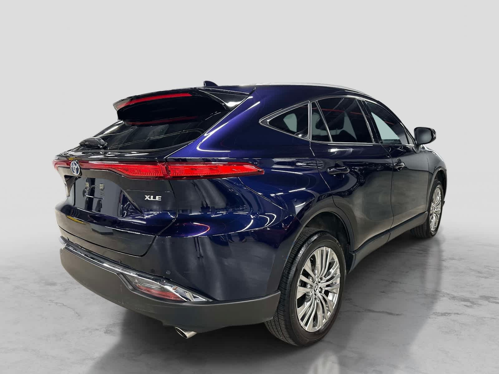 Used 2024 Toyota Venza XLE AWD/4WD image 5