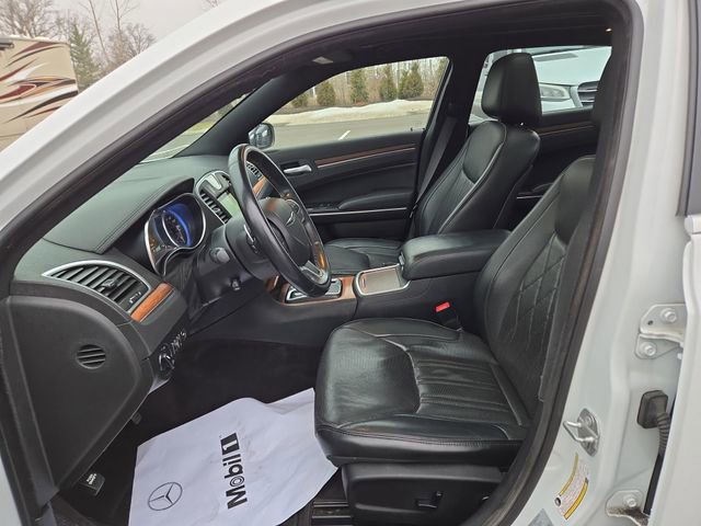 Used 2017 Chrysler 300 C Platinum image 22