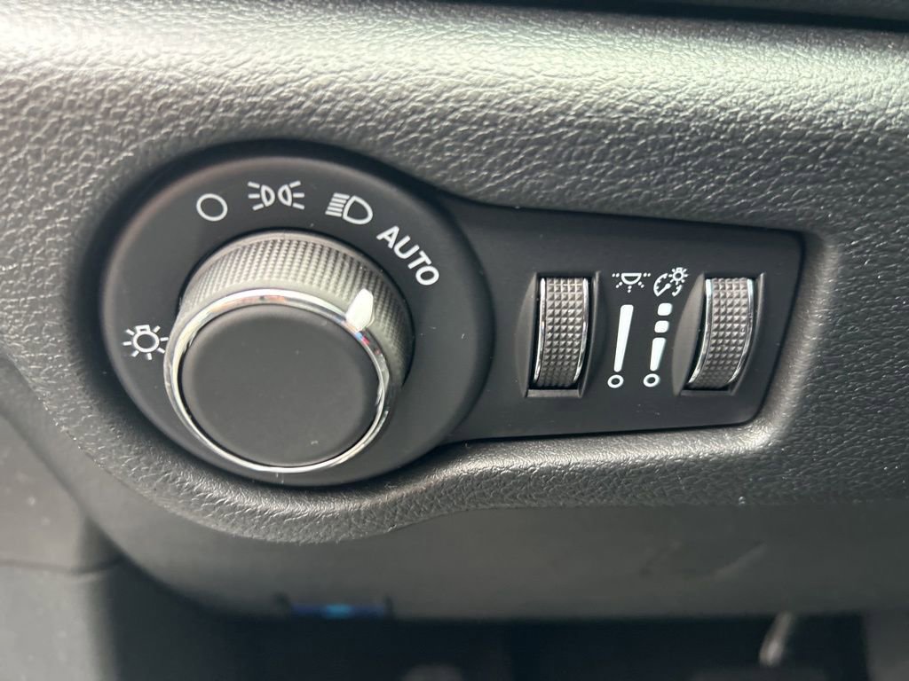 New 2026 Chrysler Voyager LX image 16