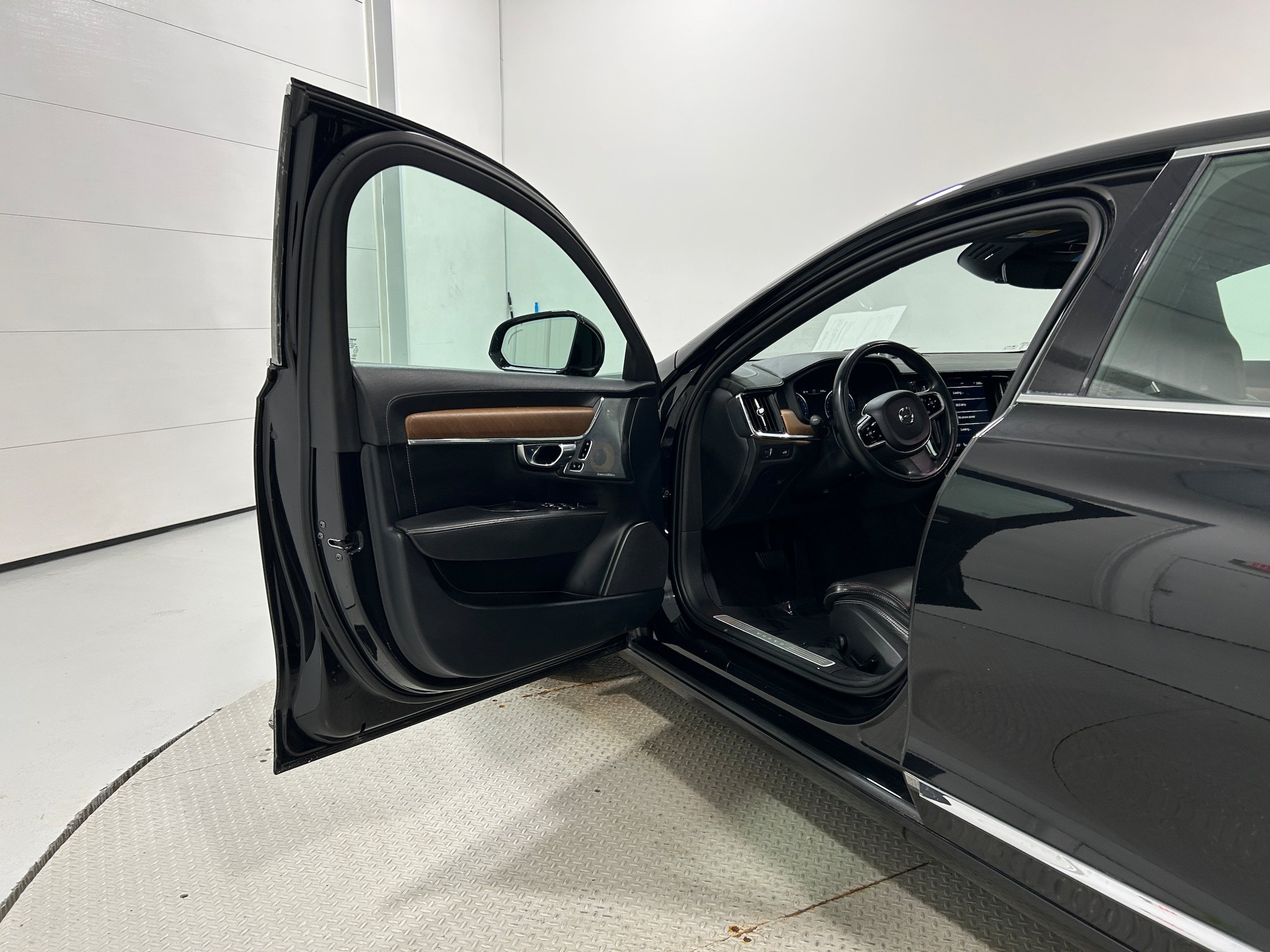 Used 2018 Volvo S90 T6 Inscription w/ Convenience Package AWD/4WD image 22