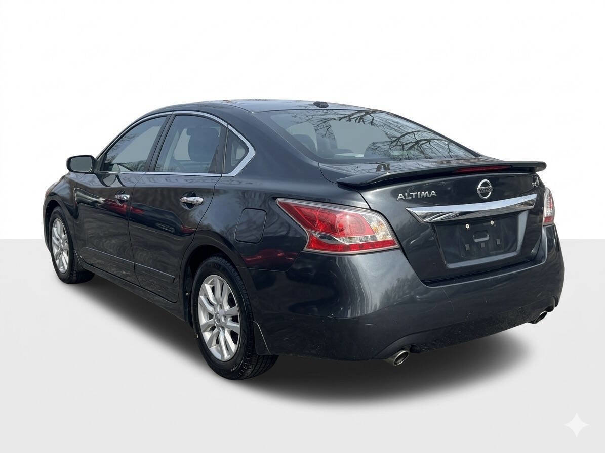 Used 2015 Nissan Altima 2.5 S w/ Sport Value Package image 11