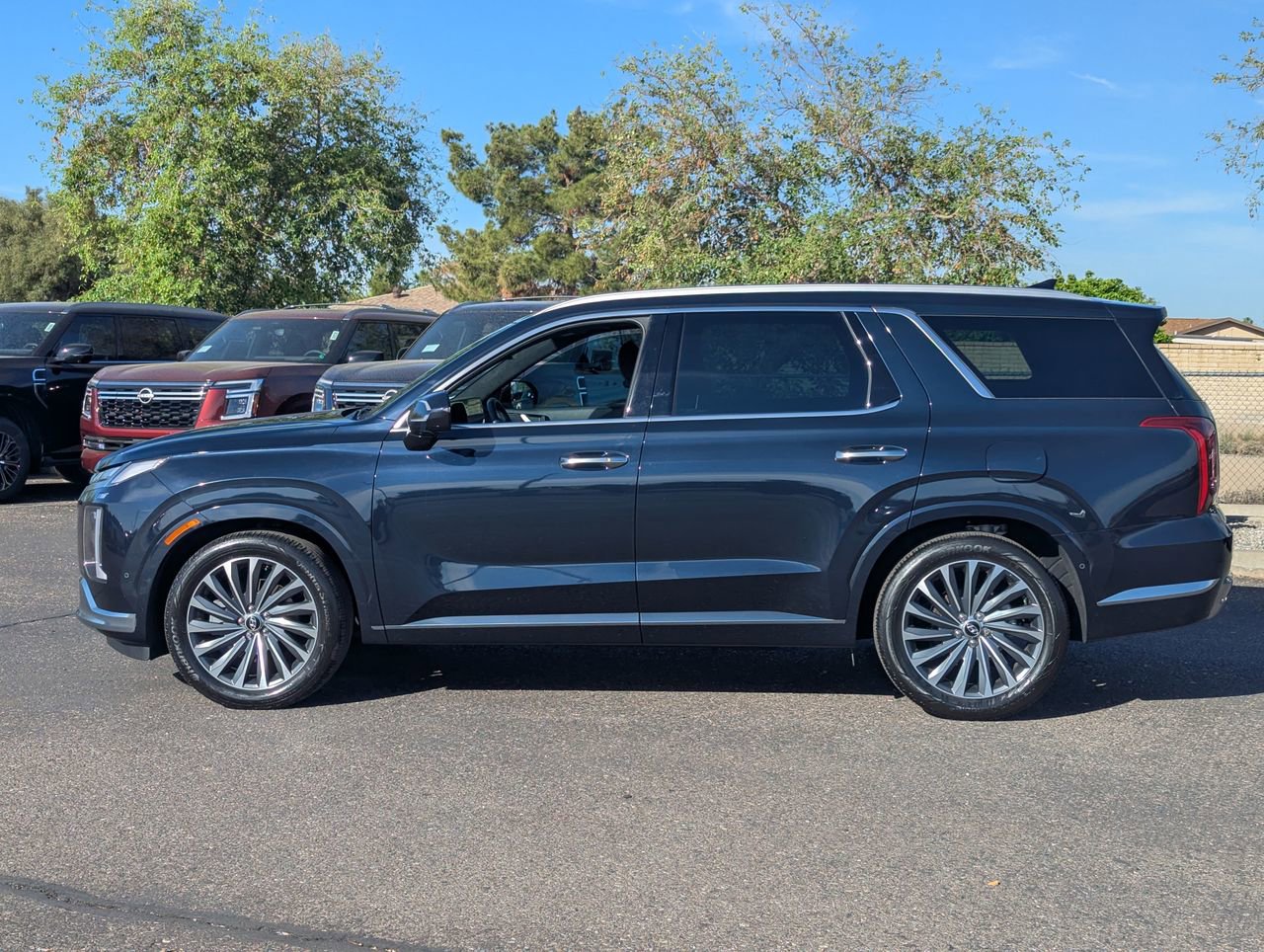 Used 2024 Hyundai Palisade Calligraphy image 3