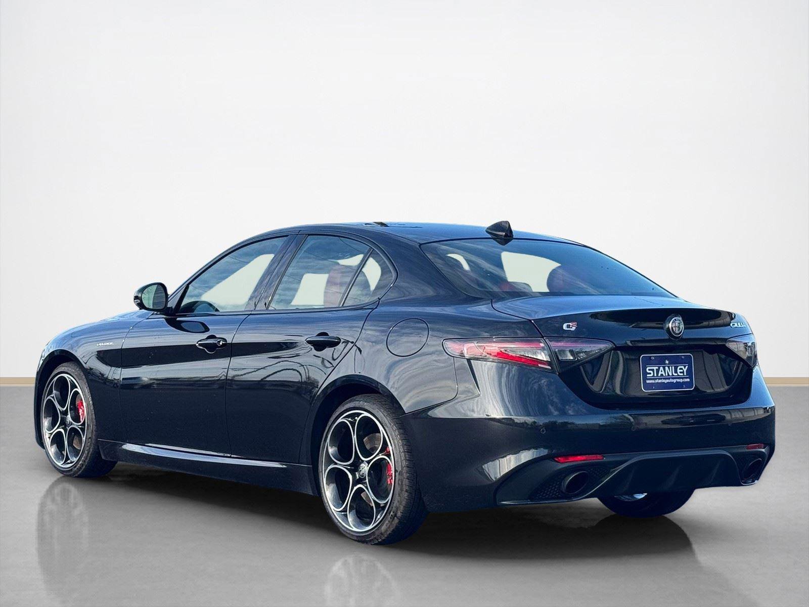 Used 2024 Alfa Romeo Giulia Veloce RWD image 5