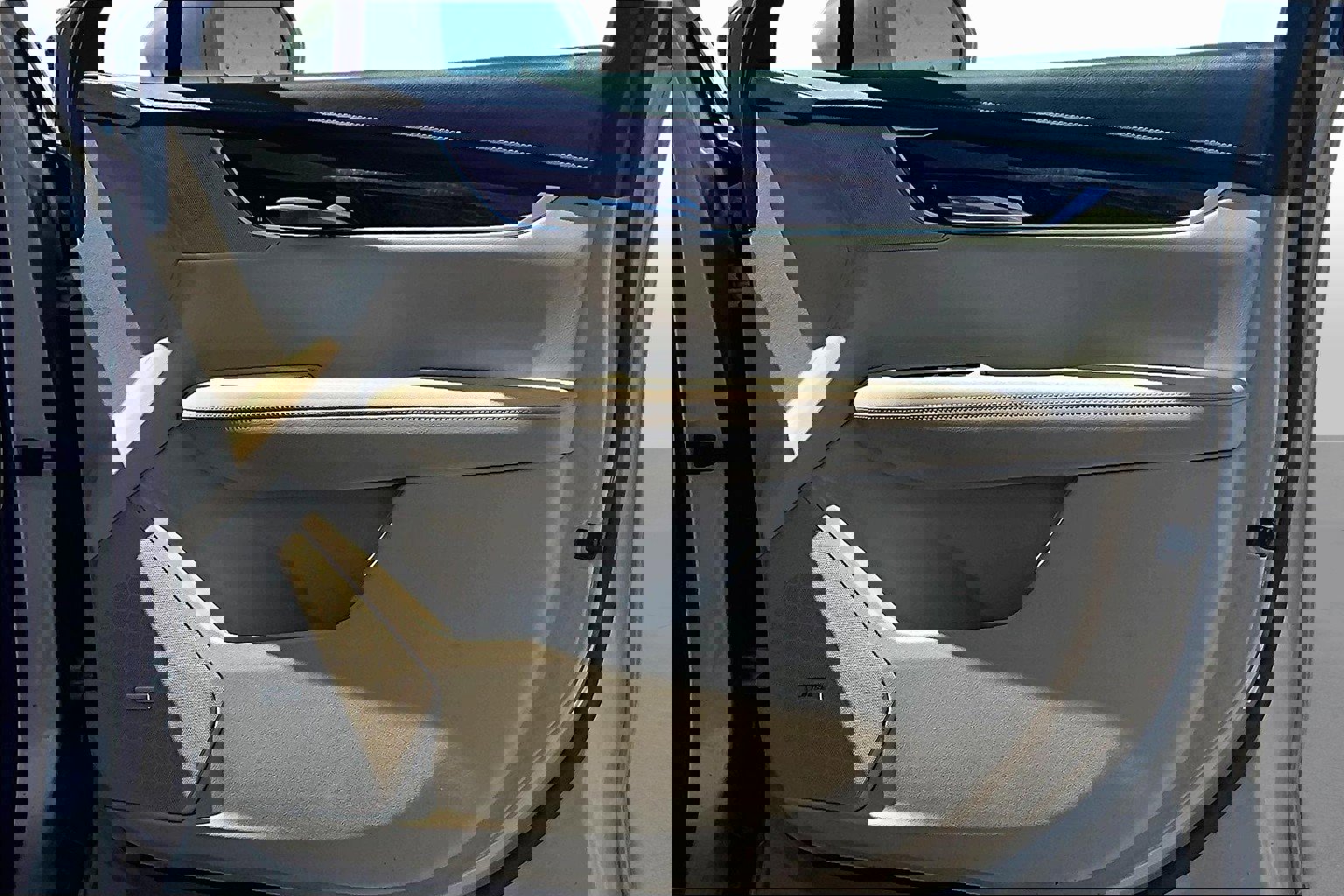 Used 2017 Cadillac XT5 Luxury w/ Driver Awareness Package image 16