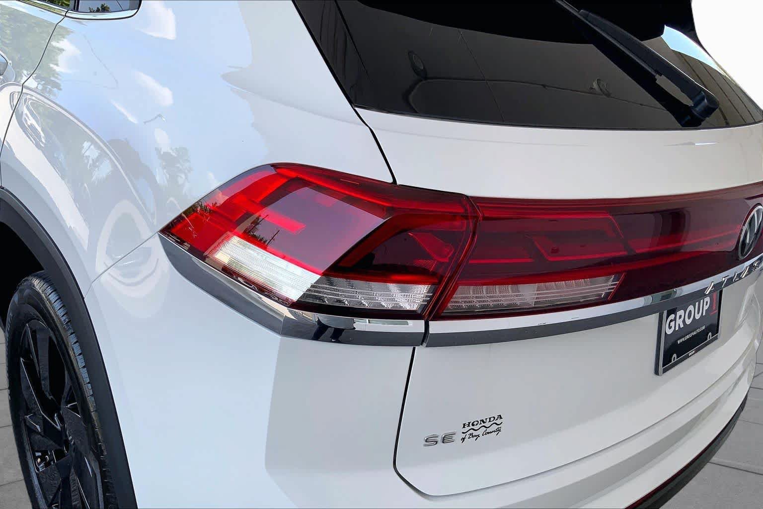 Used 2024 Volkswagen Atlas Cross Sport SE w/ Panoramic Sunroof Package FWD image 28