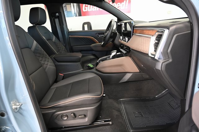 Used 2025 GMC Canyon Denali image 14