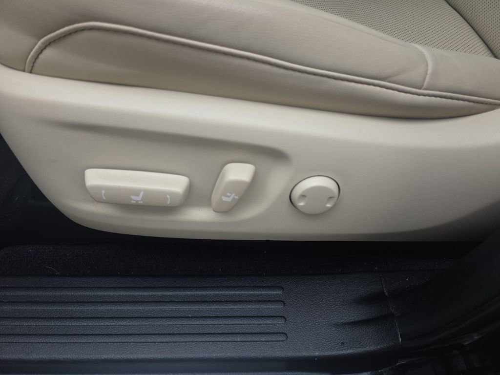 Used 2022 Lexus GX 460 Premium w/ Accessory Package image 16