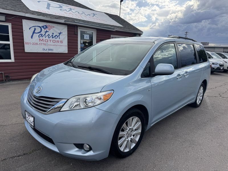 Used 2017 Toyota Sienna XLE Premium AWD/4WD image 1