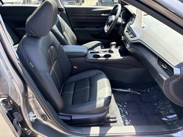 Used 2022 Nissan Altima 2.5 SR w/ Midnight Edition Package FWD image 9