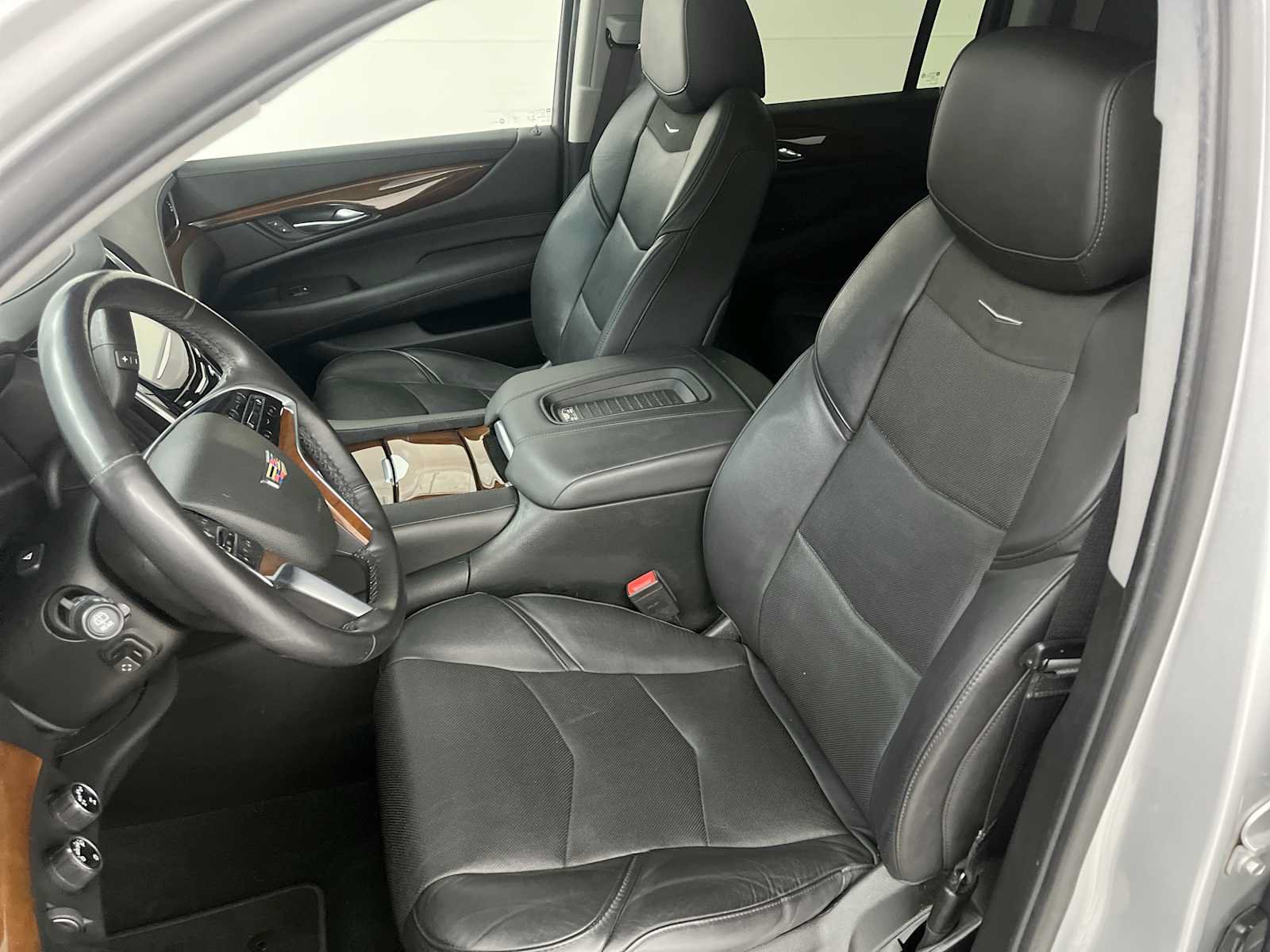 Used 2019 Cadillac Escalade ESV Premium Luxury AWD/4WD image 19