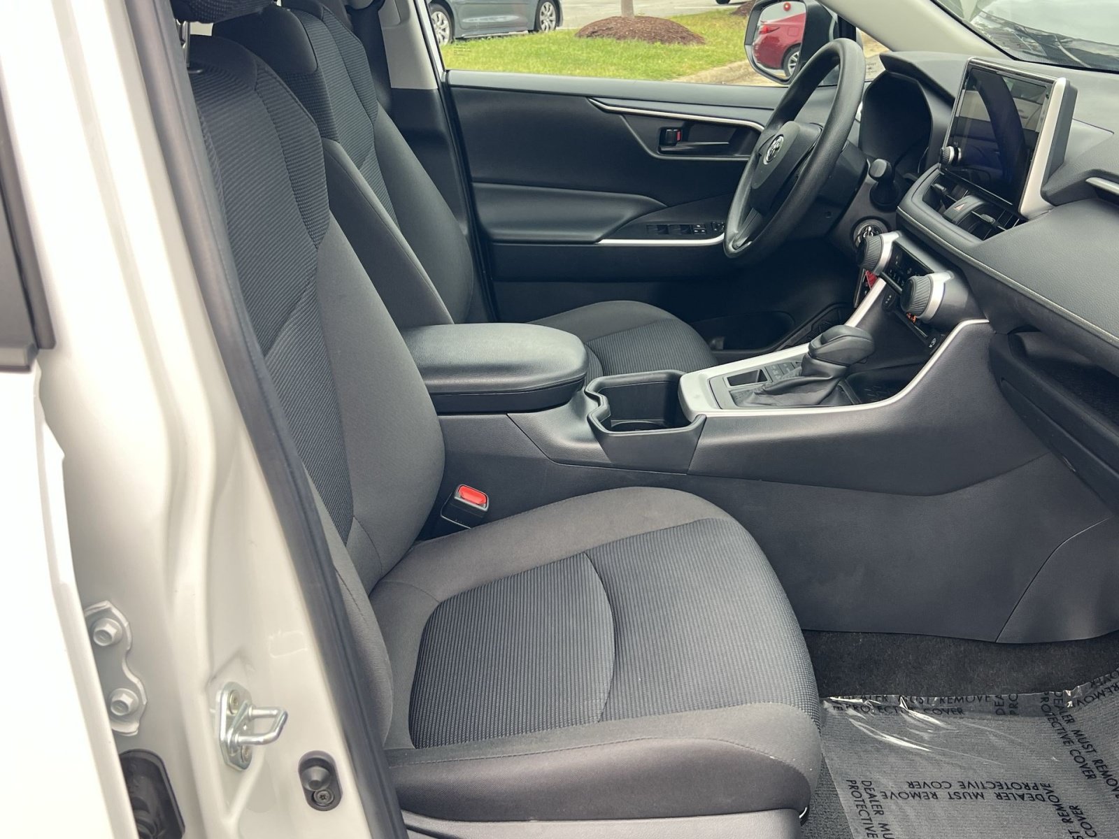 Used 2025 Toyota RAV4 LE AWD/4WD image 28