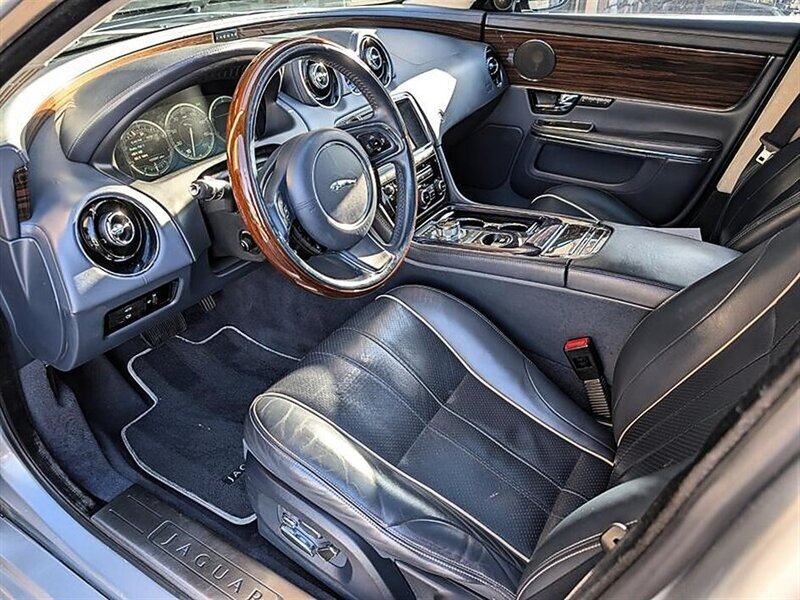 Used 2012 Jaguar XJ L RWD image 2