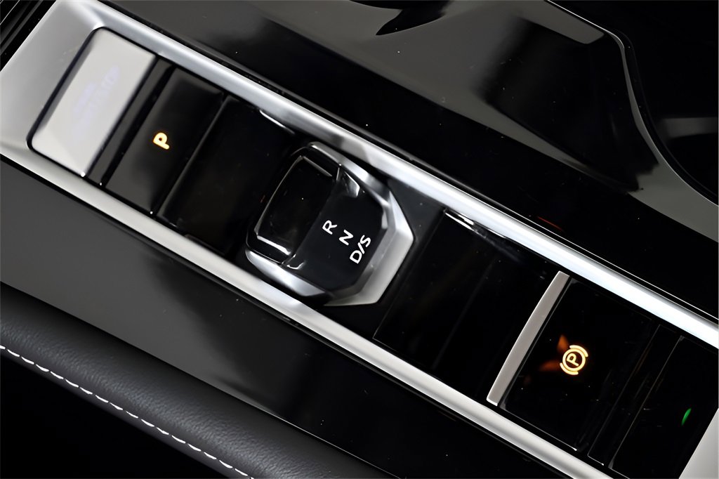 Used 2025 Volkswagen Atlas SE image 44