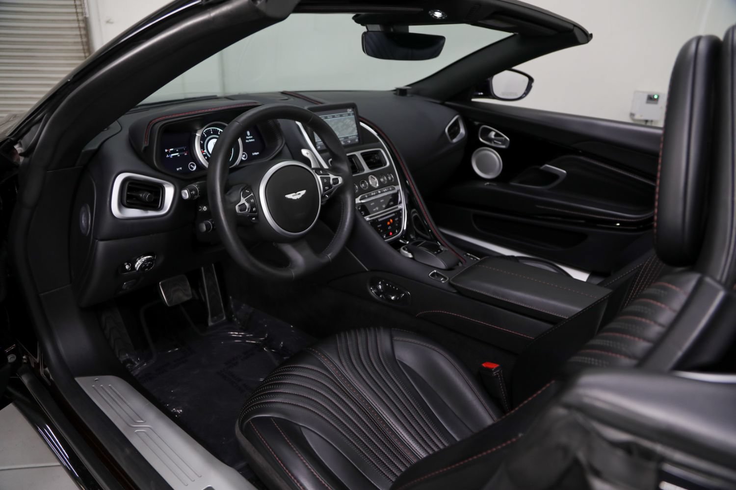 Used 2019 Aston Martin DB11 Volante RWD image 46