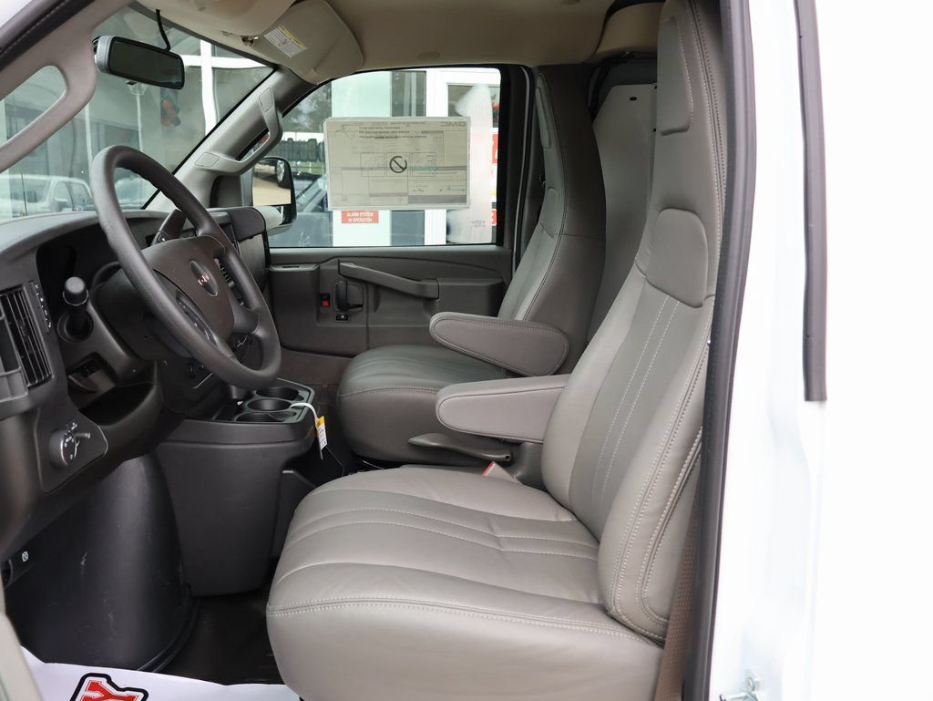New 2025 GMC Savana 3500 Extended w/ Driver Convenience Package RWD image 13