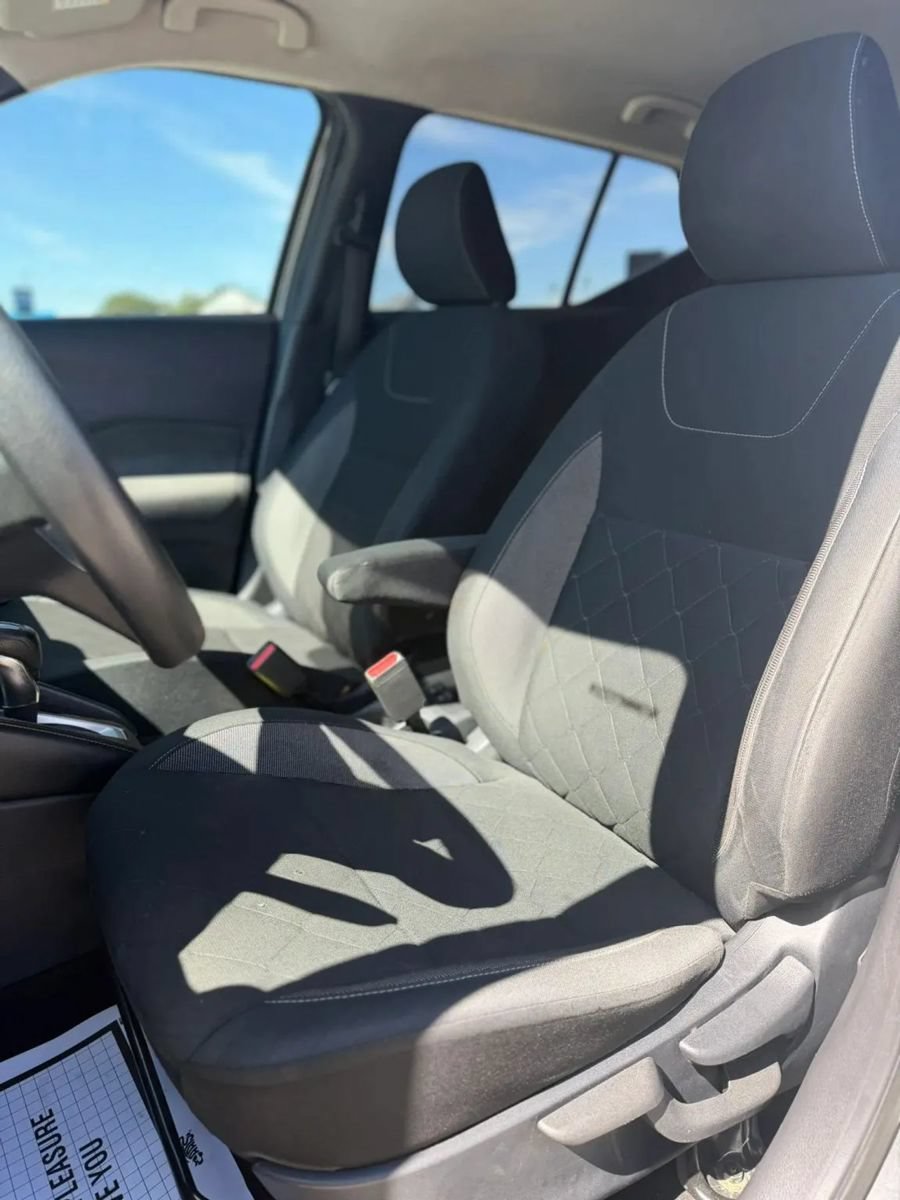 Used 2020 Nissan Kicks SV FWD image 11