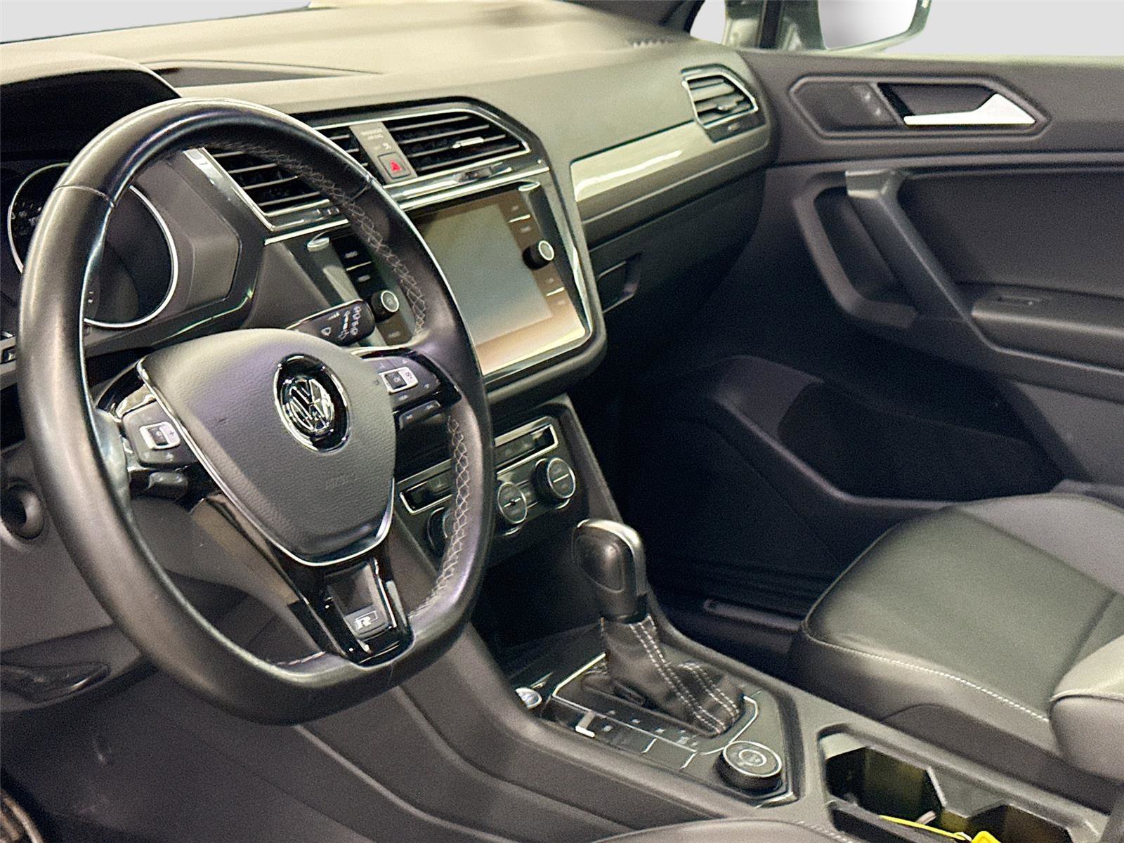 Used 2021 Volkswagen Tiguan SE R-Line w/ 3rd Row Seat Package image 4