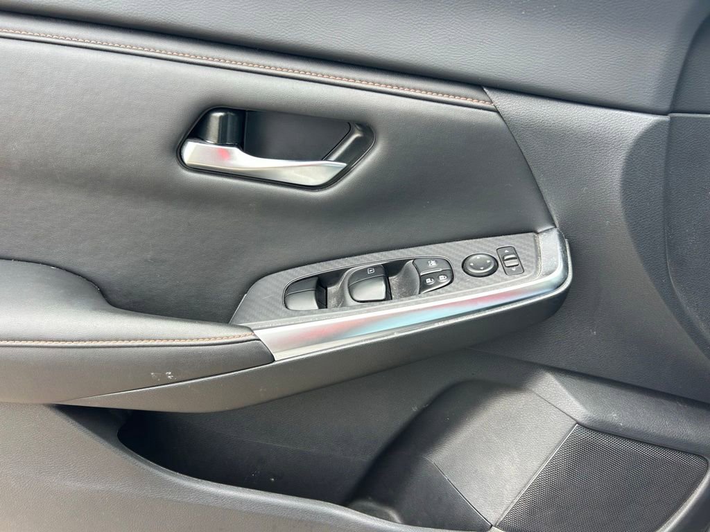 Certified 2023 Nissan Sentra SR FWD image 9
