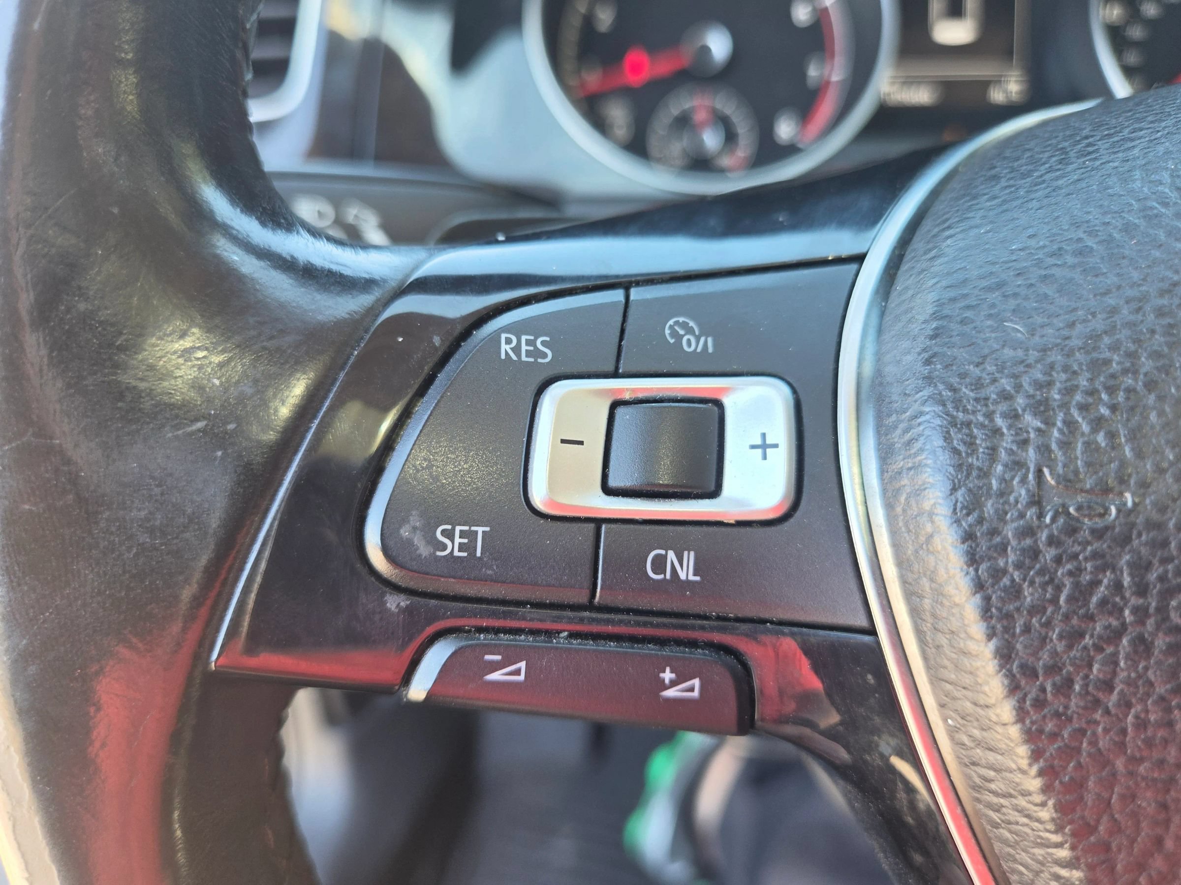 Used 2015 Volkswagen Golf SEL w/ Lighting Package (SEL) FWD image 16