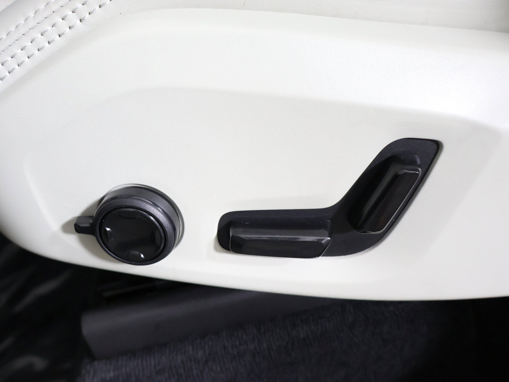Used 2024 Volvo XC90 T8 Ultimate w/ Lounge Package AWD/4WD image 41