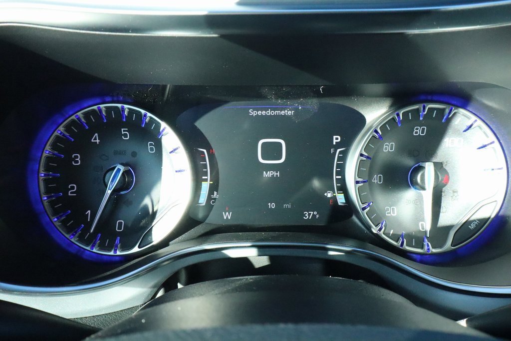 New 2026 Chrysler Pacifica Limited w/ Uconnect Theater Family Group image 4