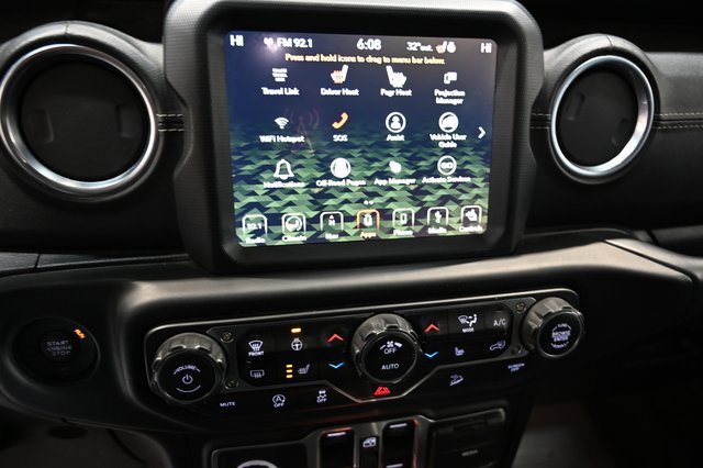 Used 2018 Jeep Wrangler Unlimited Sahara image 16