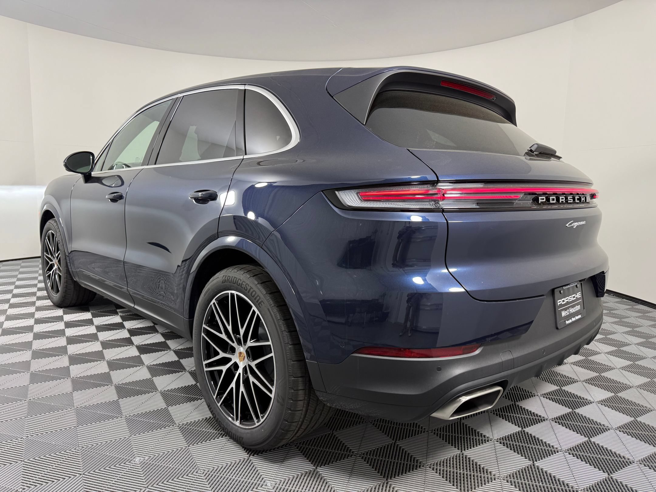Certified 2026 Porsche Cayenne AWD/4WD image 3