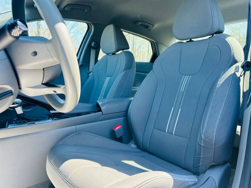 Used 2023 Hyundai Elantra Blue image 22