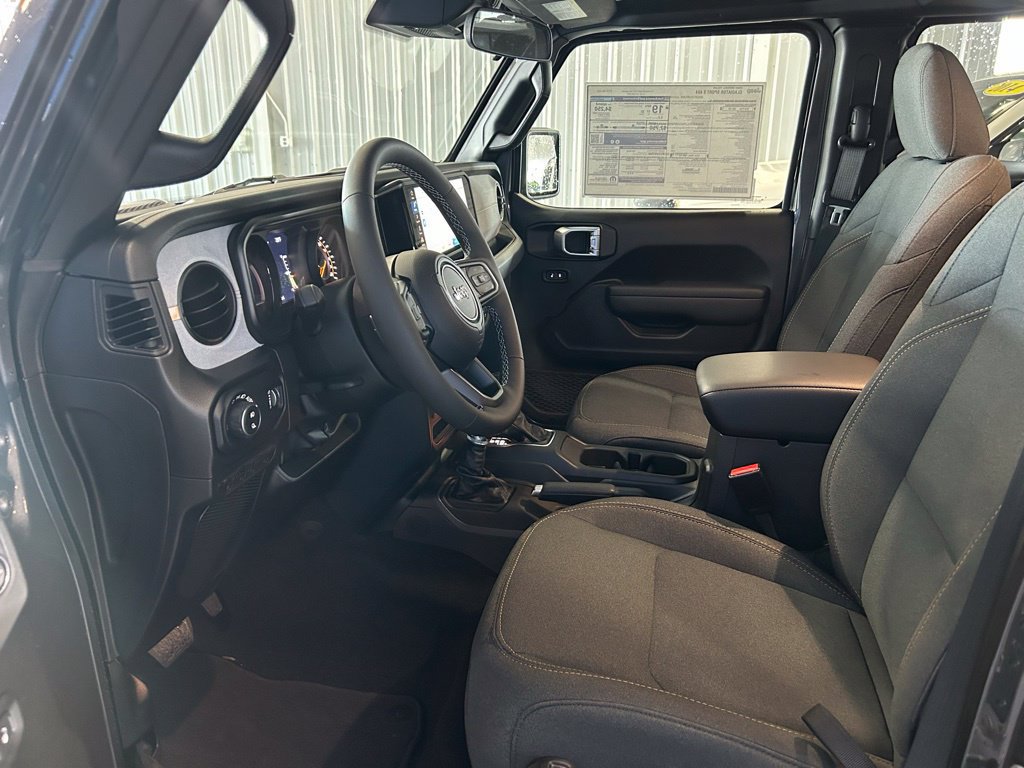 New 2025 Jeep Gladiator Sport AWD/4WD image 11