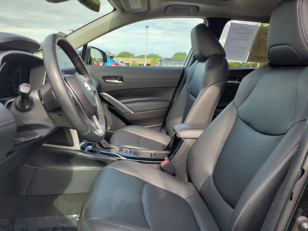 Used 2023 Toyota Corolla Cross XLE w/ Convenience Package FWD image 15