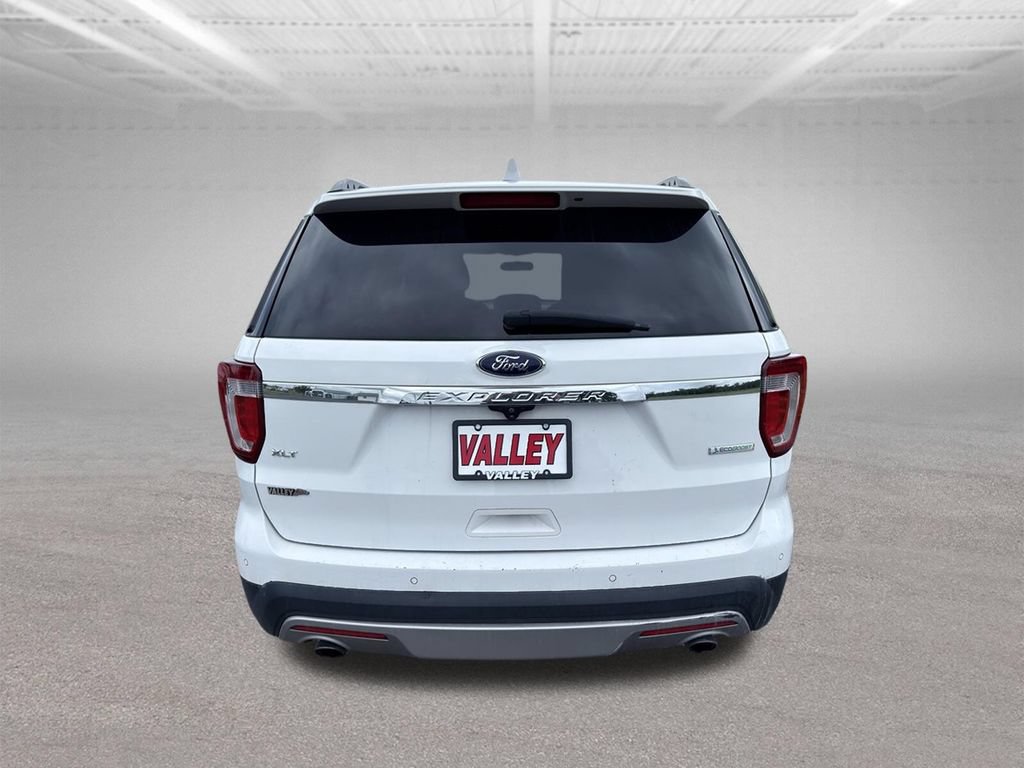 Used 2017 Ford Explorer XLT FWD image 12