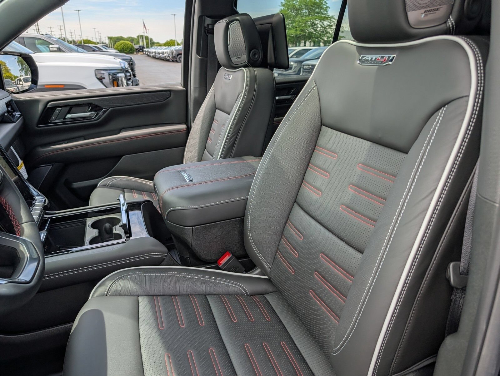 New 2026 GMC Yukon AT4 Ultimate w/ LPO, Floor Liner Package AWD/4WD image 28