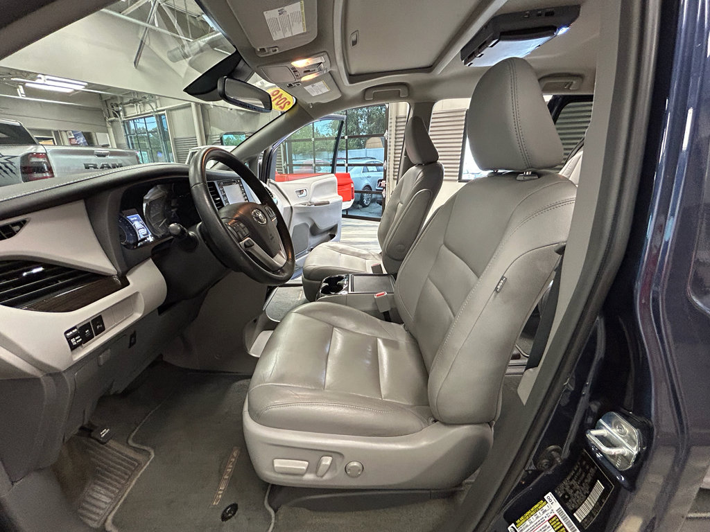 Used 2019 Toyota Sienna XLE w/ XLE Navigation Package FWD image 60