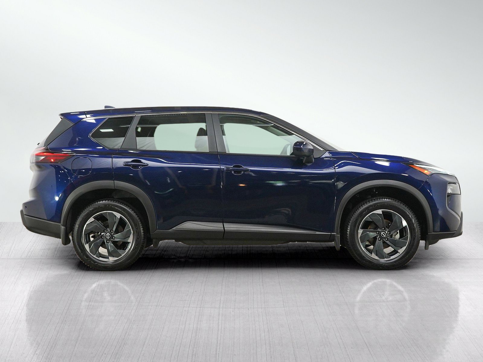 Used 2024 Nissan Rogue SV AWD/4WD image 7