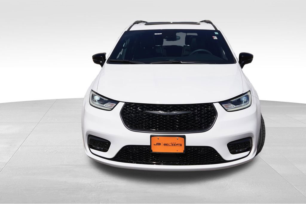 Used 2024 Chrysler Pacifica Premium image 12