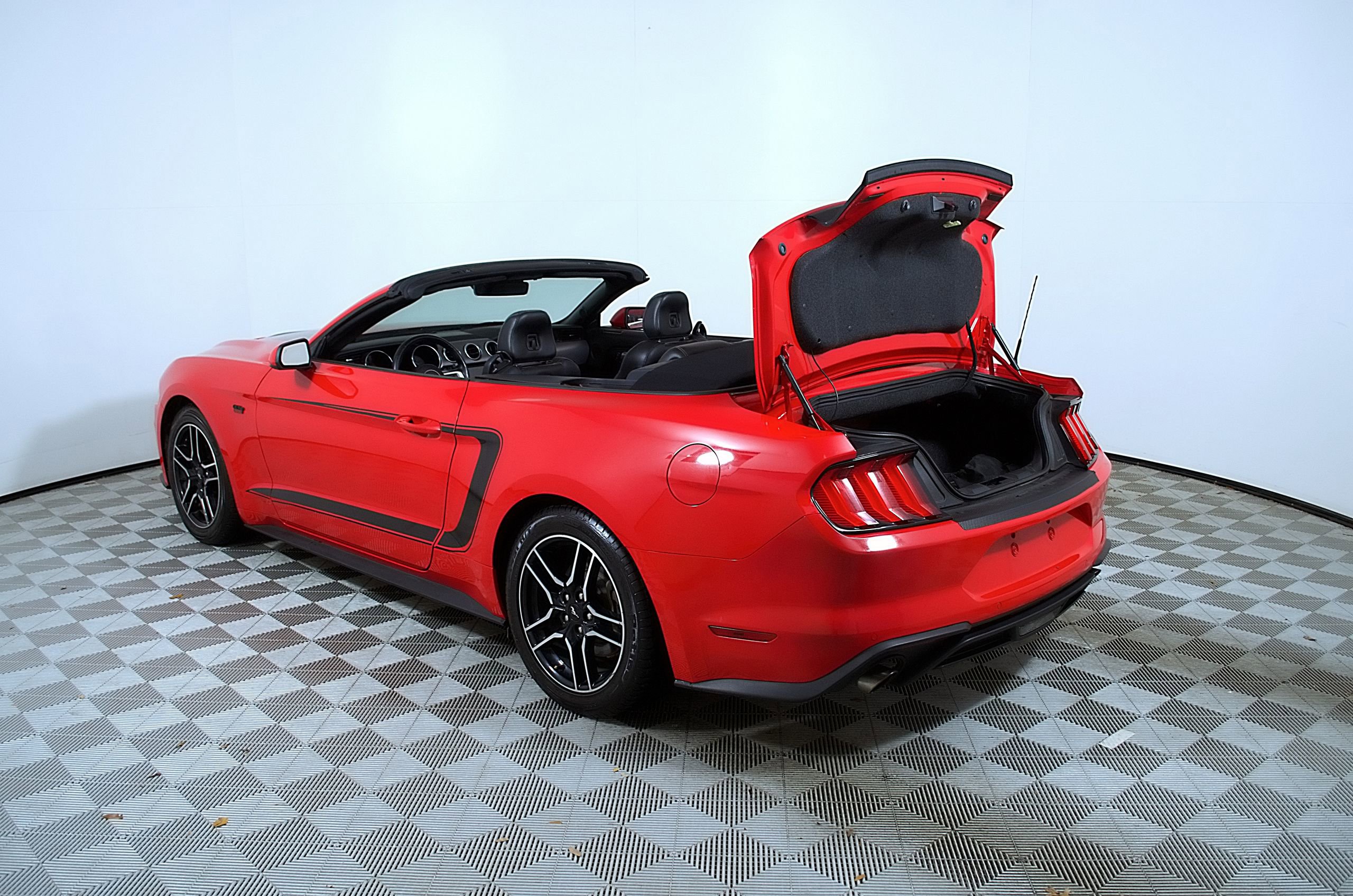 Used 2022 Ford Mustang Premium RWD image 10
