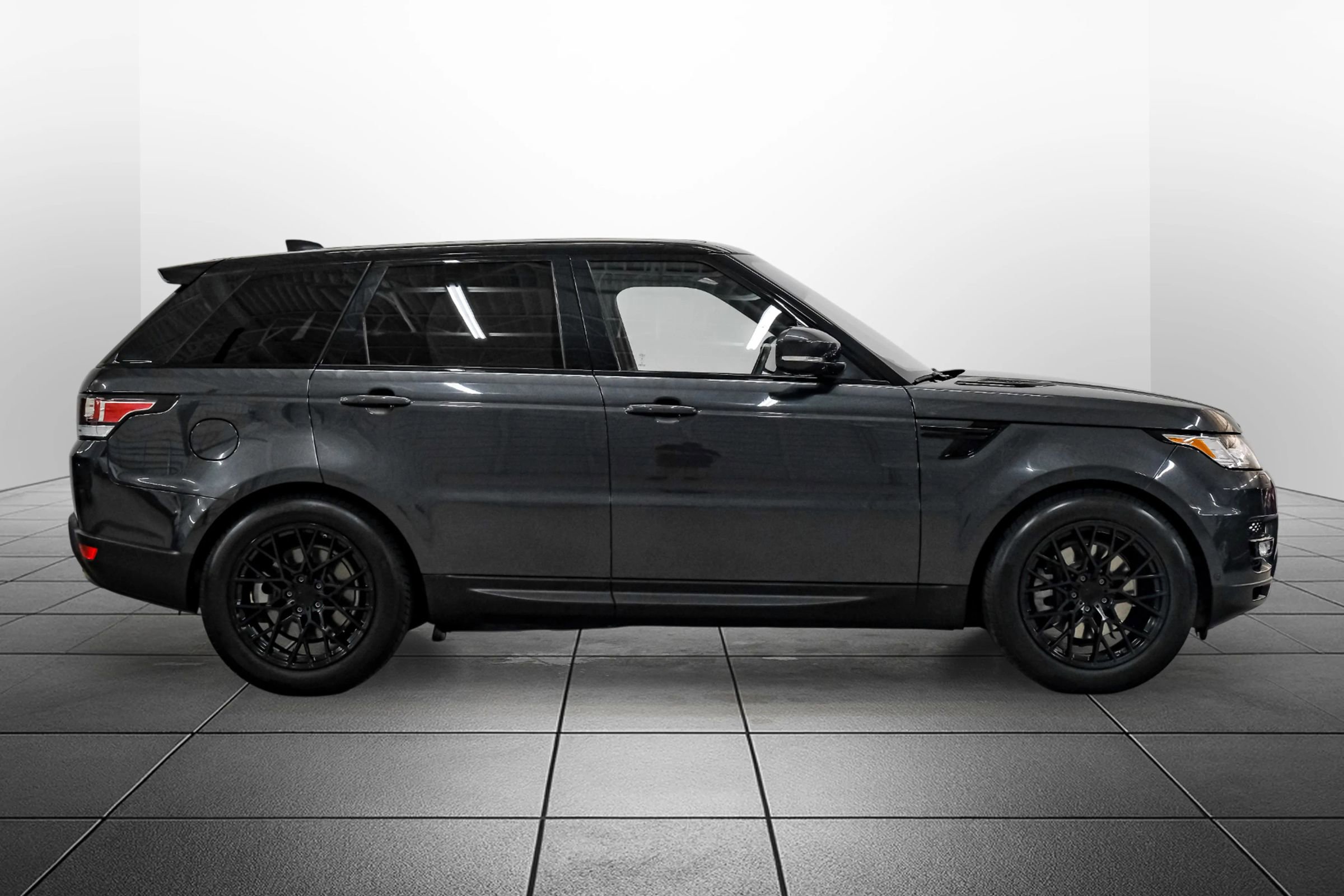 Used 2017 Land Rover Range Rover Sport HSE image 8