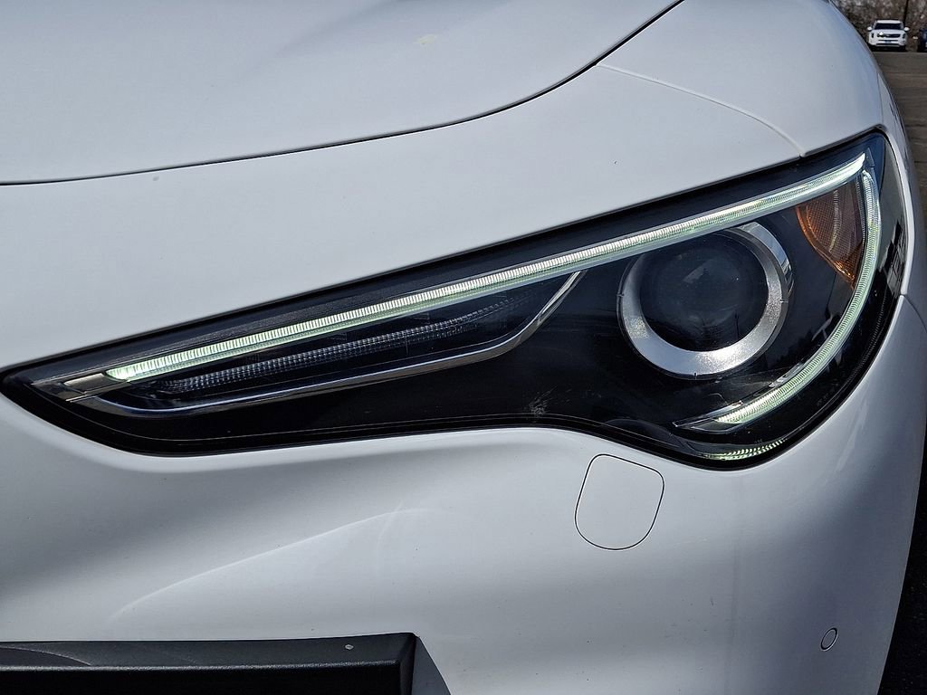 Used 2023 Alfa Romeo Stelvio Estrema image 9