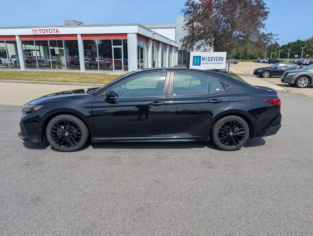 Used 2025 Toyota Camry SE FWD image 2