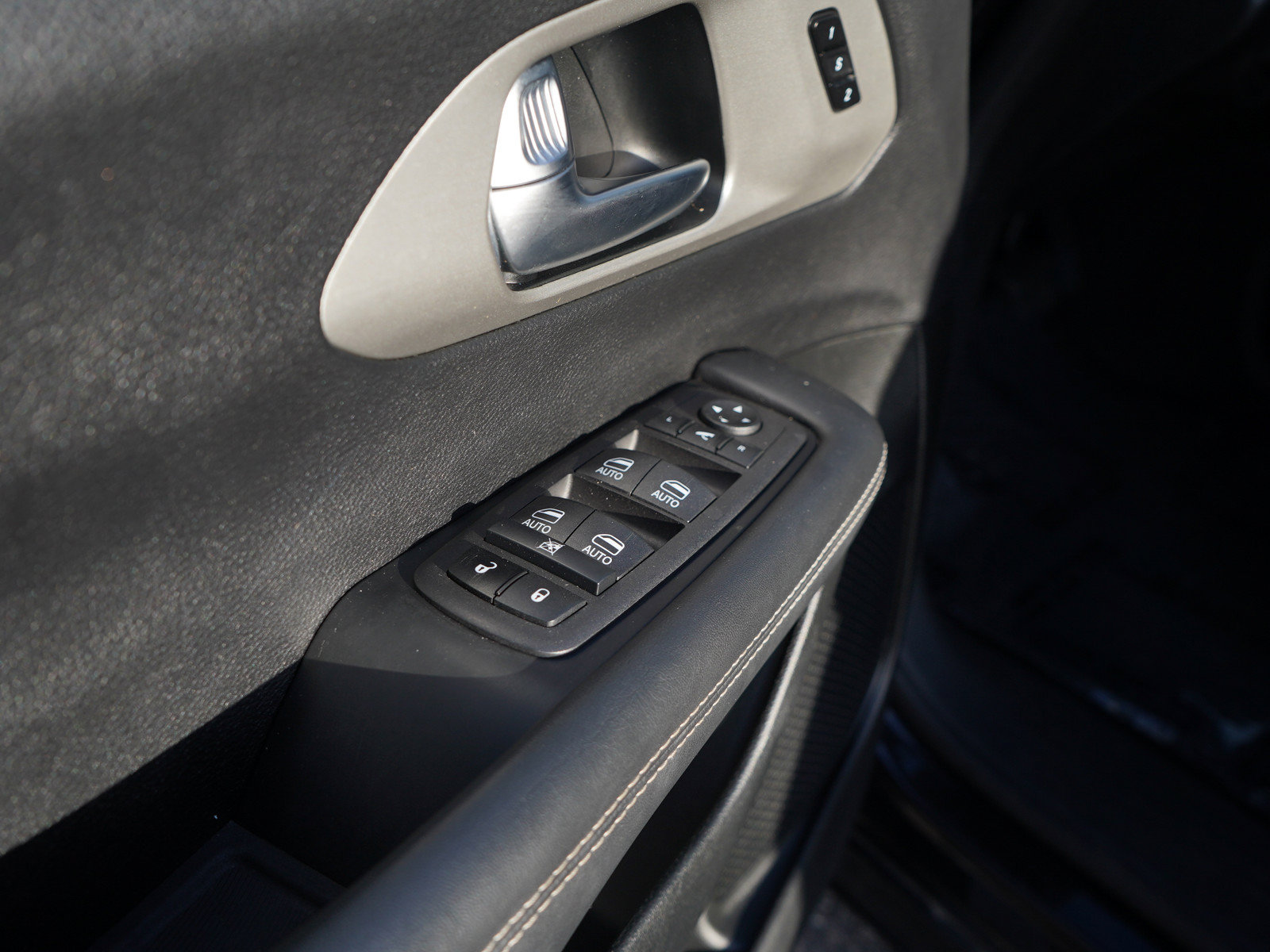 Used 2024 Chrysler Pacifica Premium FWD image 22